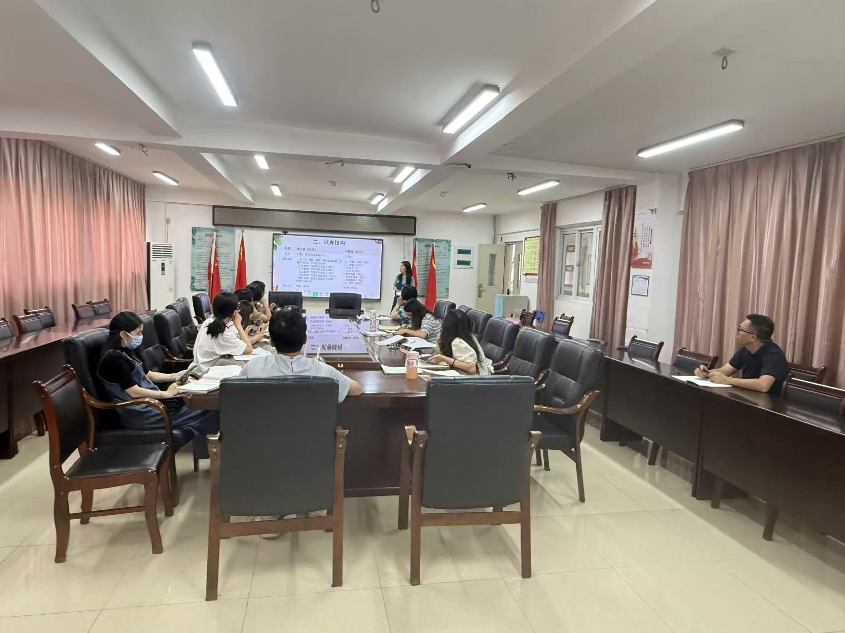 教研赋能㊺丨以考题深研，促整体发展——2025-2026学年第一学期语文组第二次教研活动